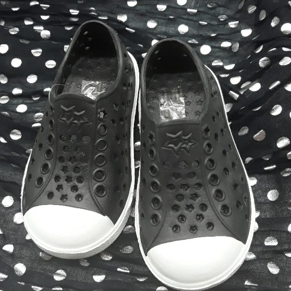 BLACK/WHITE SHOES